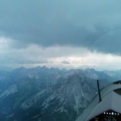 Flugwegposition um 14:08:43: Aufgenommen in der Nähe von Gemeinde Strengen, Österreich in 3188 Meter